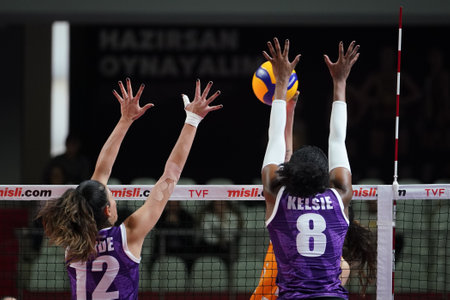 ISTANBUL, TURKIYE - NOVEMBER 13, 2022: Hande Naz Simsek and Kelsie Payne in action during Galatasaray HDI Sigorta vs Sigorta Shop Turkish Sultans League match in Burhan Felek Sport Hallのeditorial素材