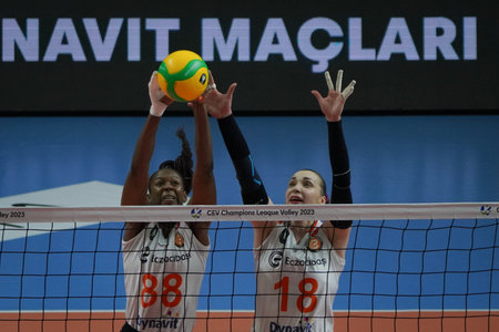 ISTANBUL, TURKIYE - MARCH 23, 2023: Sinead Jack-Kisal and Irina Voronkova in action during Eczacibasi Dynavit vs DevelopRes Rzeszow CEV Champions League Volley match in Burhan Felek Sport Hallのeditorial素材