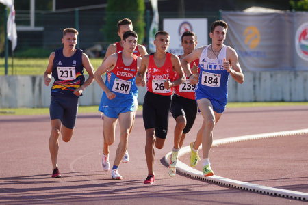 DENIZLI, TURKIYE - JULY 16, 2022: Athletes running during Balkan Athletics U20 Championships in Denizli Albayrak Athletics Trackのeditorial素材