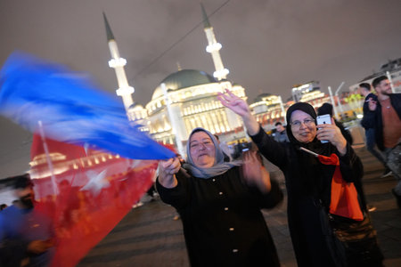 ISTANBUL, TURKIYE - MAY 28, 2023: Recep Tayyip Erdogan supporters celebrate his election as presidentのeditorial素材