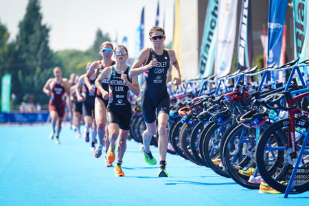 BALIKESIR, TURKIYE - AUGUST 05, 2023: Athletes competing in running component of Europe Triathlon Sprint and Relay Championships in Balikesirのeditorial素材