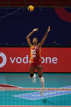 ISTANBUL, TURKIYE - OCTOBER 28, 2023: Danielle Cuttino serves during Galatasaray Daikin vs PTT Turkish Sultans League match in Burhan Felek Sport Hallのeditorial素材