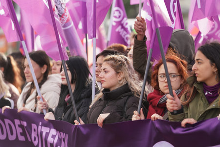 ISTANBUL, TURKIYE - NOVEMBER 26, 2023: People protest violence against women in Kadikoyのeditorial素材