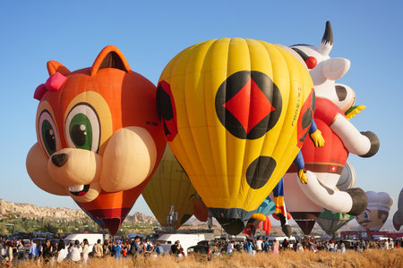 NEVSEHIR, TURKIYE - AUGUST 10, 2025: Hot Air Balloons during Cappadocia Balloon Fest in Nevsehir, Turkiyeのeditorial素材