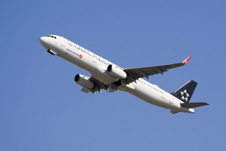 ISTANBUL, TURKIYE - AUGUST 16, 2025: Turkish Airlines Airbus A321-231 (5490) flying over Istanbul...