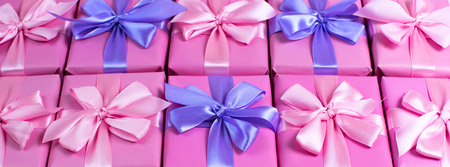 Banner Rows of boxes with gifts decoration ribbon satin bow pink. A top view of Flat layの写真素材
