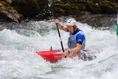BANJA LUKA, BOSNIA AND HERZEGOVINA - JULY 16: An unidentified athlete from GREAT BRITAIN competes at European Junior and U23 Canoe Slalom Championships on July 16, 2011 in Banja Luka, Bosnia and Herzegovina. The event is from July 14-17, 2011. のeditorial素材