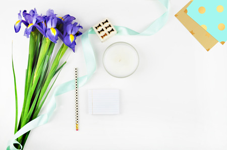 Styled stock photography, desktop, White desktop woman, table view, mockup, flowers irises, goldの写真素材