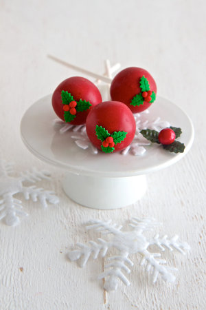 Red Christmas Cake Popsの写真素材