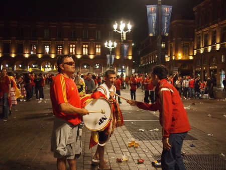Toulouse, France - June 12, 2016: Spain fans sing and party in the town square before their opening match v Czech Republicのeditorial素材