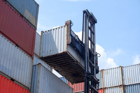 Container storage views on tall piles