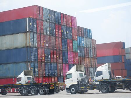 The truck picked up the container.の写真素材