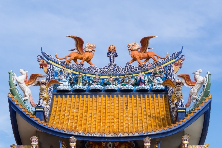Chinese  sculpture on roofの写真素材