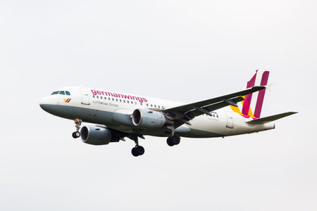 HAMBURG, GERMANY - SEPTEMBER 08: Airbus A319-100 Germanwings lands at Hamburg Airport on September 08, 2014. Germanwings is a low-cost airline based in Cologneのeditorial素材