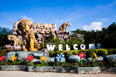 SRIRACHA, THAILAND - NOVEMBER 27 Sriracha Tiger Zoo. Tiger Zoo  on November 27, 2013 in Sriracha, Thailandのeditorial素材