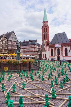 FRANKFURT, GERMANY - SEPTEMBER 19, 2015: figures from Ottmar Hoerl to celebrate the 25th anniversary of Germanys reunion in Frankfurt, Germany on public places.のeditorial素材