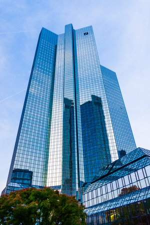 FRANKFURT, GERMANY - OKTOBER 23: Skyline with the 155 meter high twin towers Deutsche Bank I and II on Oktober 23, 2015 in Frankfurtのeditorial素材