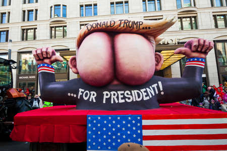 DUSSELDORF, GERMANY - MARCH 13, 2016: Shot at Carnival parade in city center on march 13, 2016 Dusseldorf, Germanyのeditorial素材