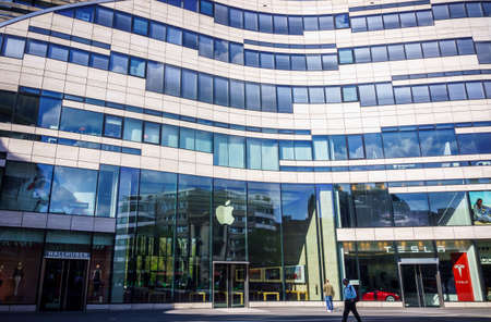 DUSSELDORF, GERMANY - APRIL  02, 2017:  The Apple store, in a sunny day. Glass entrance to the Apple Store in Dusseldorf, Germanyのeditorial素材