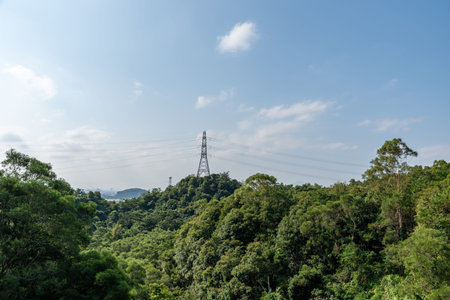 The scenery beside the reservoir is blue sky, white clouds, green mountains and clear waterの写真素材