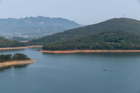 The view of the lake on a cloudy day in autumnの写真素材