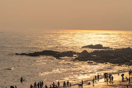 The beach under the setting sun is golden.のeditorial素材