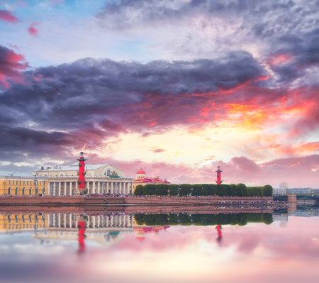 panoramic view of Saint-Petersburg (St.Petersburg) river scape at sunset. Spit of Vasilyevsky Island. Neva River. winter palace. Travel backgroundの写真素材