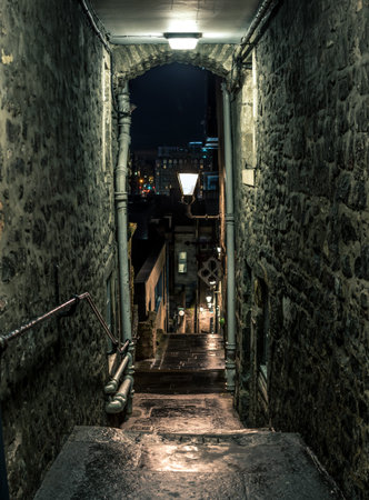 Narrow alleyway in Edinburgh