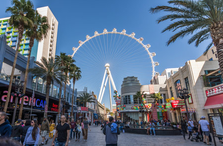 Las Vegas, US - April 27, 2018: Tourtists visting the LInq promenade in Las Vegas as seen on a sunny dayのeditorial素材