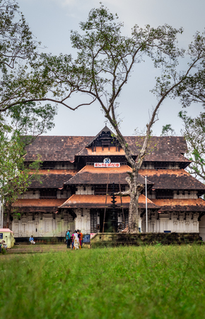 Sri Vadakkumnatha temple front view with green grass leading line to the main entracne of the temple.のeditorial素材