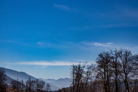 Paragliding in snow cap mountains of himalayas image is taken at manali india showing its amazing natural view.の写真素材