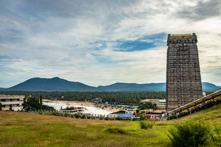 murdeshwar temple rajagopuram entrance with flat sky image is take at murdeshwar karnataka india at early morning. it is one of the tallest gopuram or temple entrance gate in the world.の写真素材