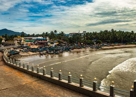 murudeshwar temple view from inside with sea horizon and boats image is taken at murudeshwar karnataka india on Jan 05 2020. it is very holy site for hindus.のeditorial素材