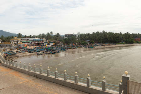 murudeshwar temple view from inside with sea horizon and boats image is taken at murudeshwar karnataka india on Jan 05 2020. it is very holy site for hindus.のeditorial素材