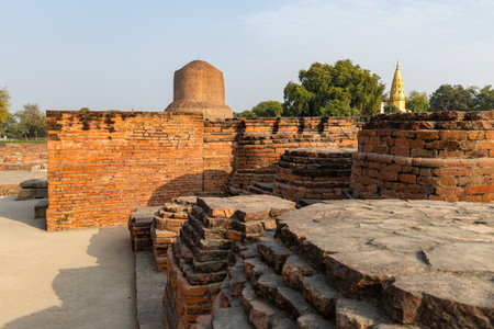 holy sarnath dhamek stupa buddhist monument with clear blue sky in daylightの写真素材