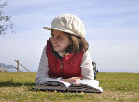 girl readingの写真素材