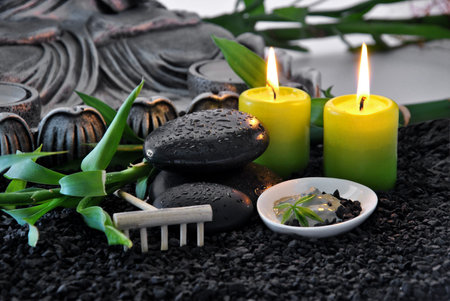 massage stones with bamboo green clay with scented candles