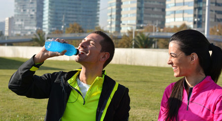 couple practicing running in the city on a sunny day