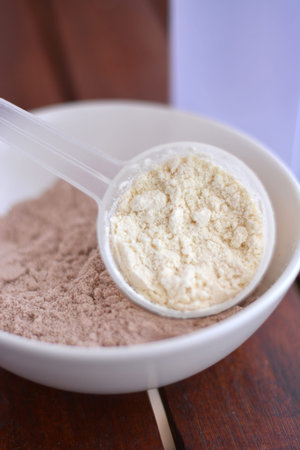 Whey protein taste vanilla and chocolate, dumbbell back to start training