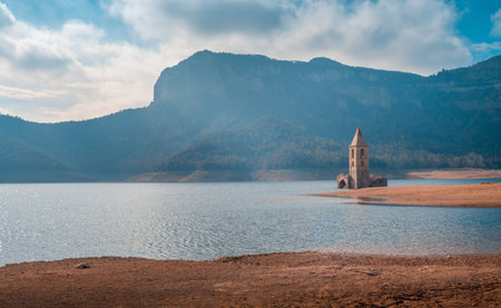 Photographs of the marsh of Sau located in Catalonia, Spain. You can see the small amount of water that hasの写真素材