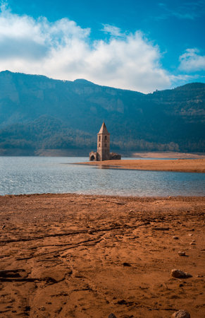 Photographs of the marsh of Sau located in Catalonia, Spain. You can see the small amount of water that hasの写真素材