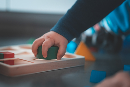 Kid playing with wooden cubesの写真素材