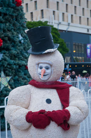 Smile snowman in Brisbane city hall lightning up christmas tree festivalのeditorial素材