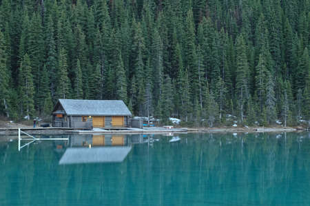 little cottage near pristine lakeのeditorial素材