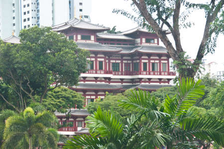 Singapore Singapore  March 9 2015: Buddha tooth relic temple in Singapore. The temple is a famous landmark for Buddhism culture in Singapore and attract many tourists. The design is influenced from China. The photo is taken in the afternoon. There is noboのeditorial素材