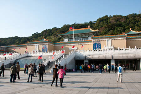 Taipei Taiwan  February 3 2015: National Palace Gu gong in Taipei Taiwan. This is a museum holding vaious Chinese antiques from many thousands years old. There are many tourists standing in front of the building in the afternoon.のeditorial素材