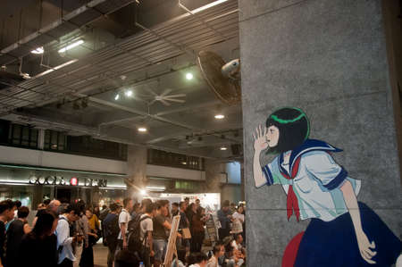 HONG KONG, HONG KONG SAR - NOVEMBER 17, 2018: Queenâs College and Police Married Quarters (PMQ) with scene of people gathers to go shopping for art products in flea market event.のeditorial素材