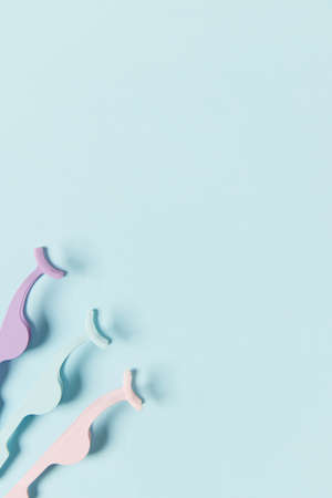 Flat lay top view applicators for false eyelashes on blue backgroundの写真素材