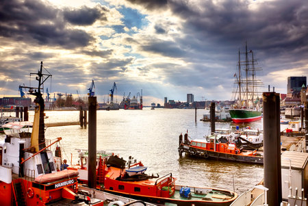 Piers, docks, tugboats and ships at Hamburg harbourのeditorial素材