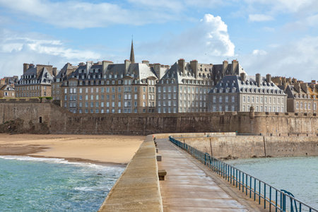 Houses of Saint-Malo, view from the pierのeditorial素材